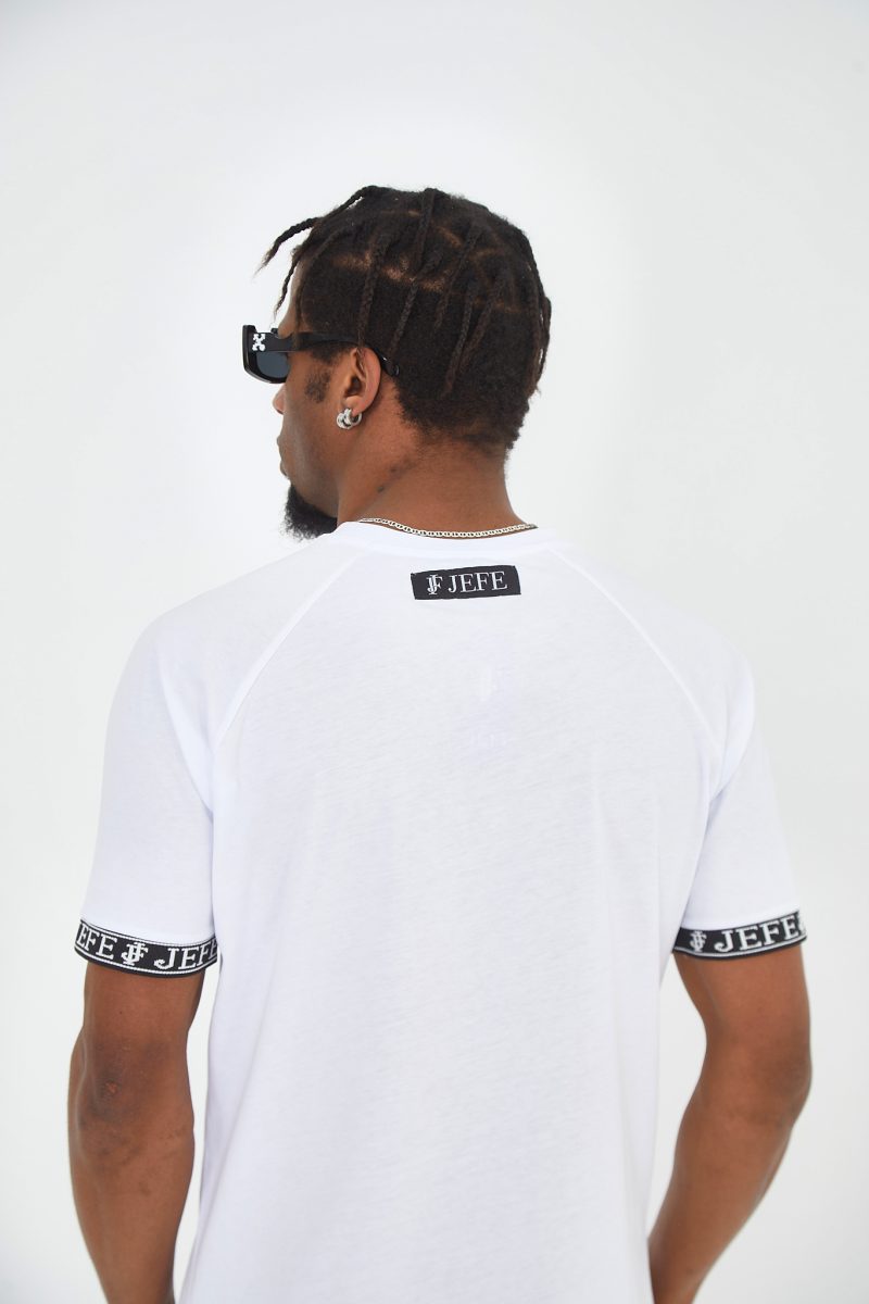 2013F734-7CFA-493D-8D3C-305F2CED0372